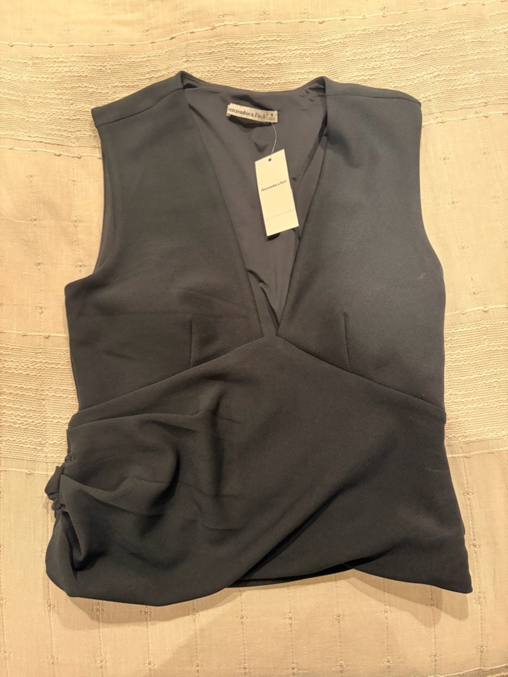 Abercrombie Sleeveless V-Neck Tank Top - black NWT